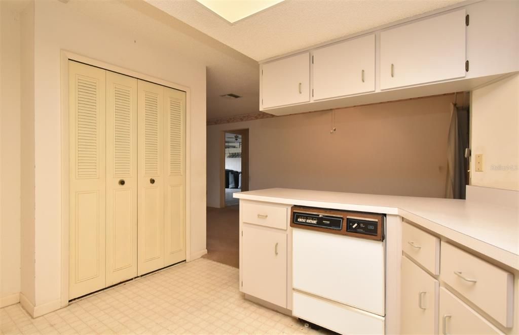 Под контрактом: $262,500 (3 спален, 2 ванн, 1484 Квадратных фут)