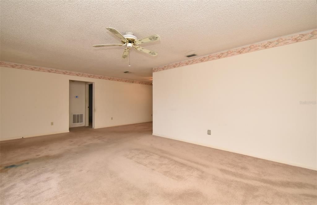 Под контрактом: $262,500 (3 спален, 2 ванн, 1484 Квадратных фут)