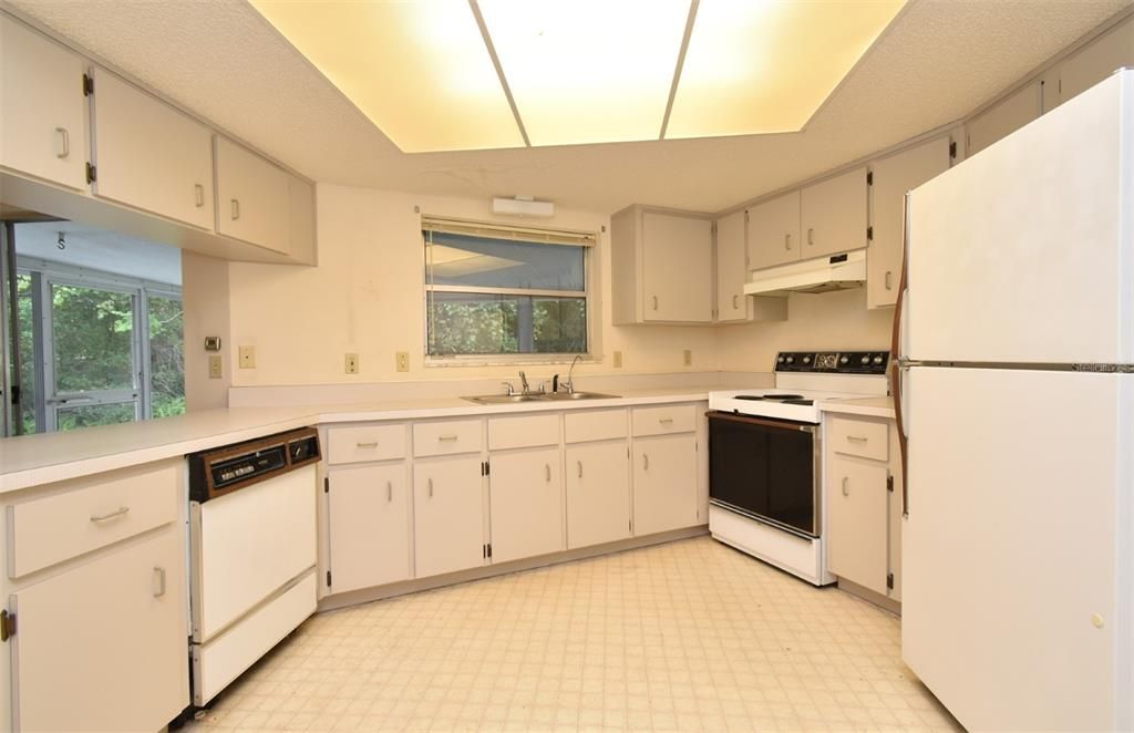 Под контрактом: $262,500 (3 спален, 2 ванн, 1484 Квадратных фут)