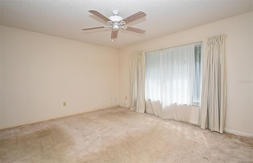 Под контрактом: $262,500 (3 спален, 2 ванн, 1484 Квадратных фут)