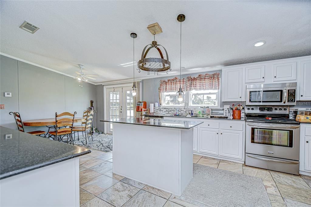 For Sale: $365,000 (3 beds, 2 baths, 1836 Square Feet)