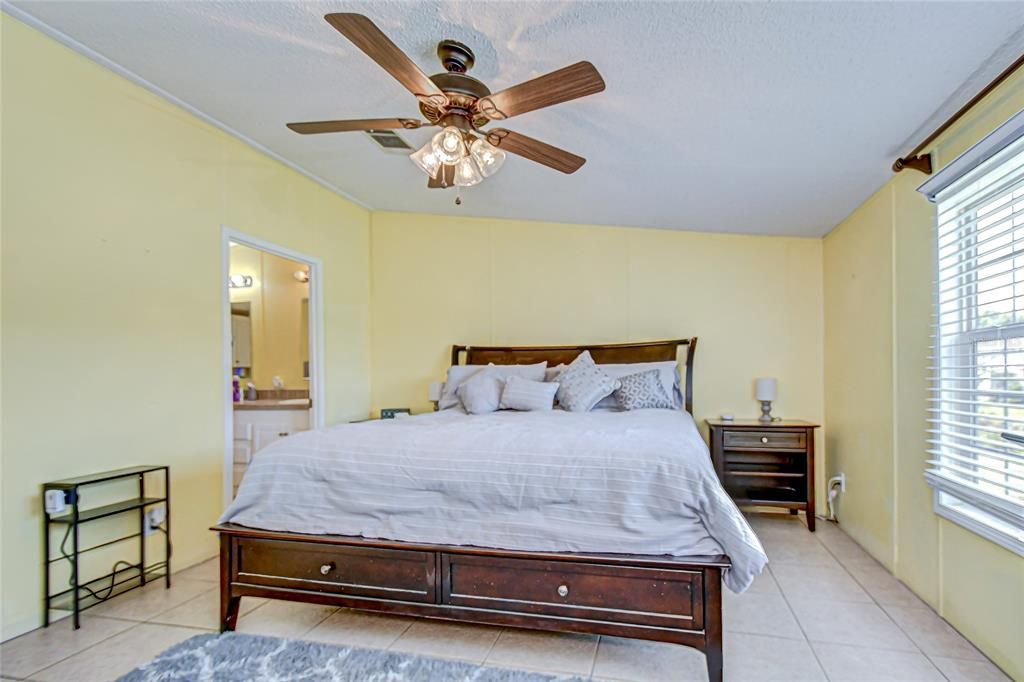For Sale: $365,000 (3 beds, 2 baths, 1836 Square Feet)