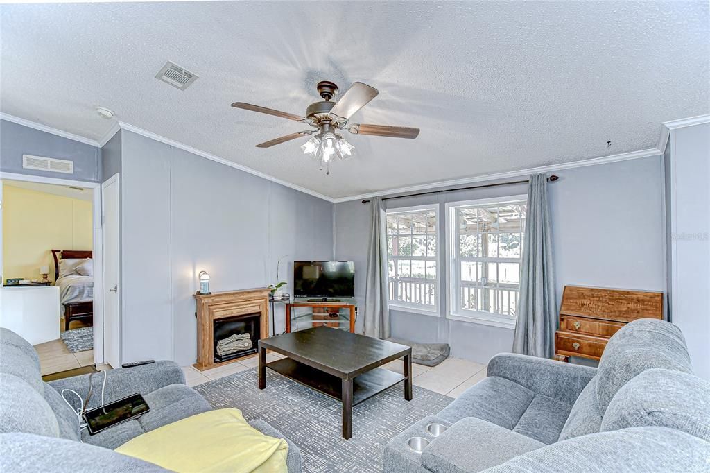 For Sale: $365,000 (3 beds, 2 baths, 1836 Square Feet)