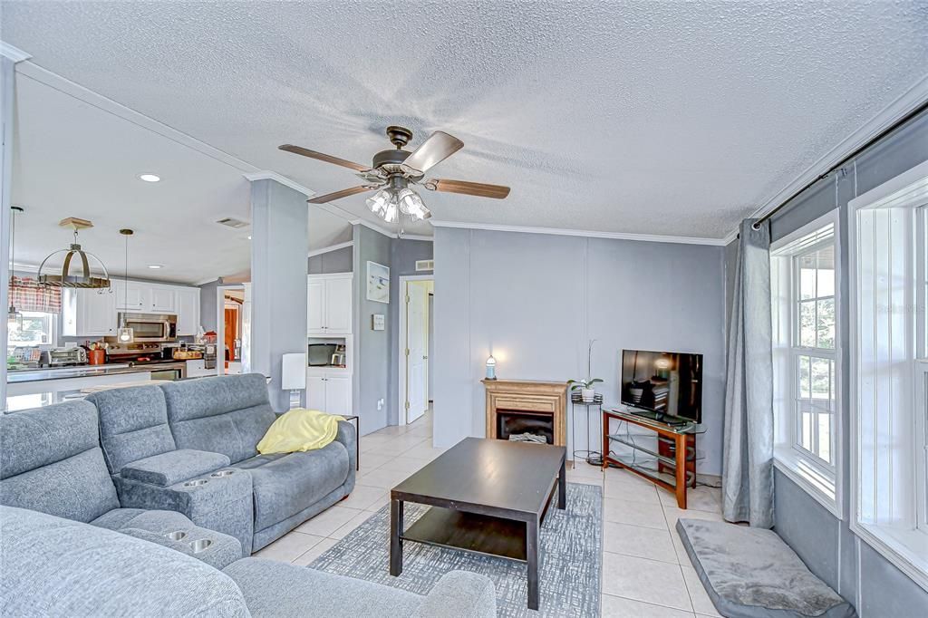 For Sale: $365,000 (3 beds, 2 baths, 1836 Square Feet)