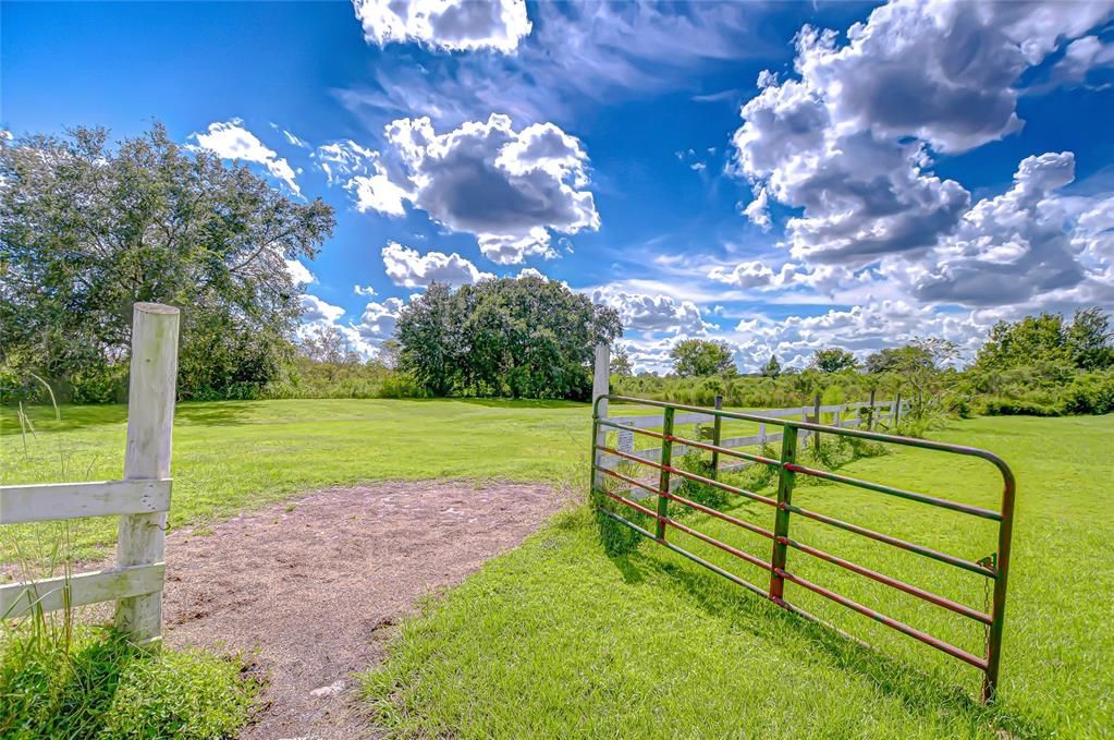 For Sale: $365,000 (3 beds, 2 baths, 1836 Square Feet)