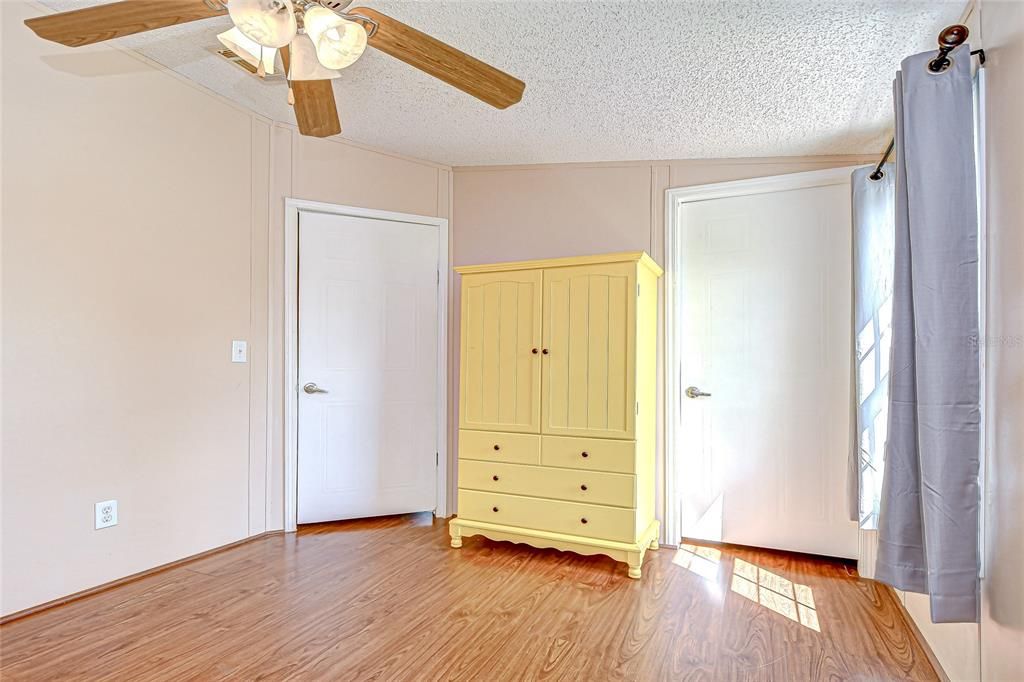 For Sale: $365,000 (3 beds, 2 baths, 1836 Square Feet)