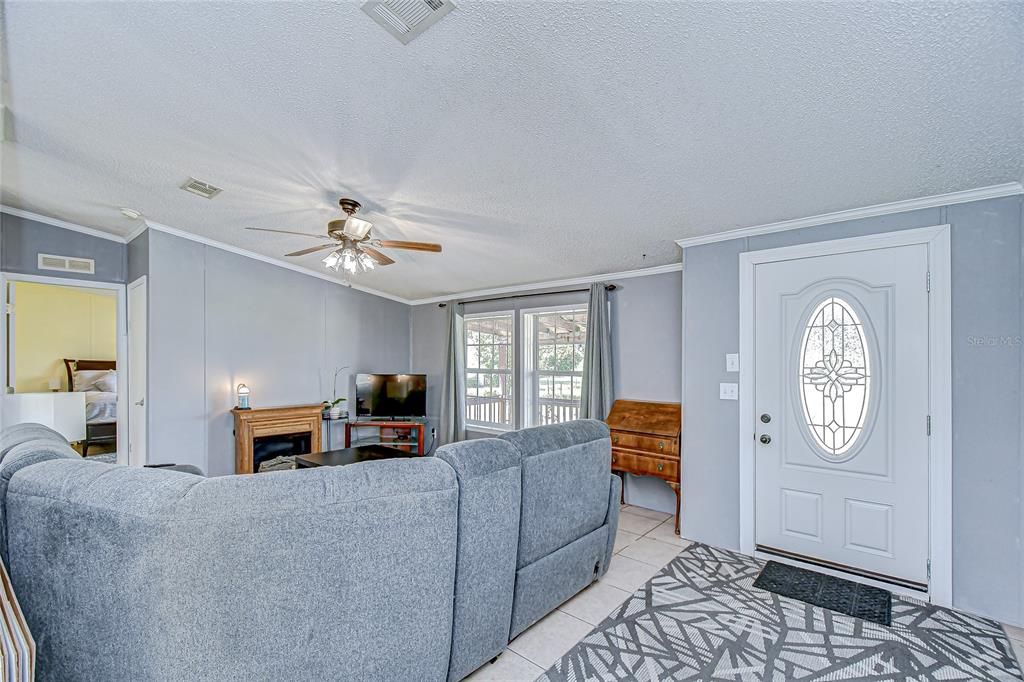 For Sale: $365,000 (3 beds, 2 baths, 1836 Square Feet)