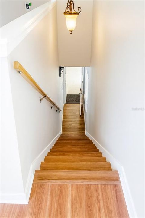 Active With Contract: $1,600 (1 beds, 1 baths, 744 Square Feet)