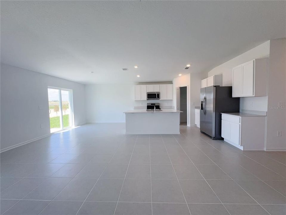 出租: $1,800 (4 贝兹, 2 浴室, 1824 平方英尺)