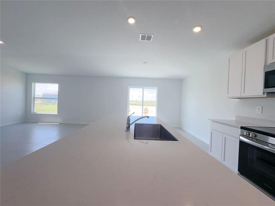 出租: $1,800 (4 贝兹, 2 浴室, 1824 平方英尺)