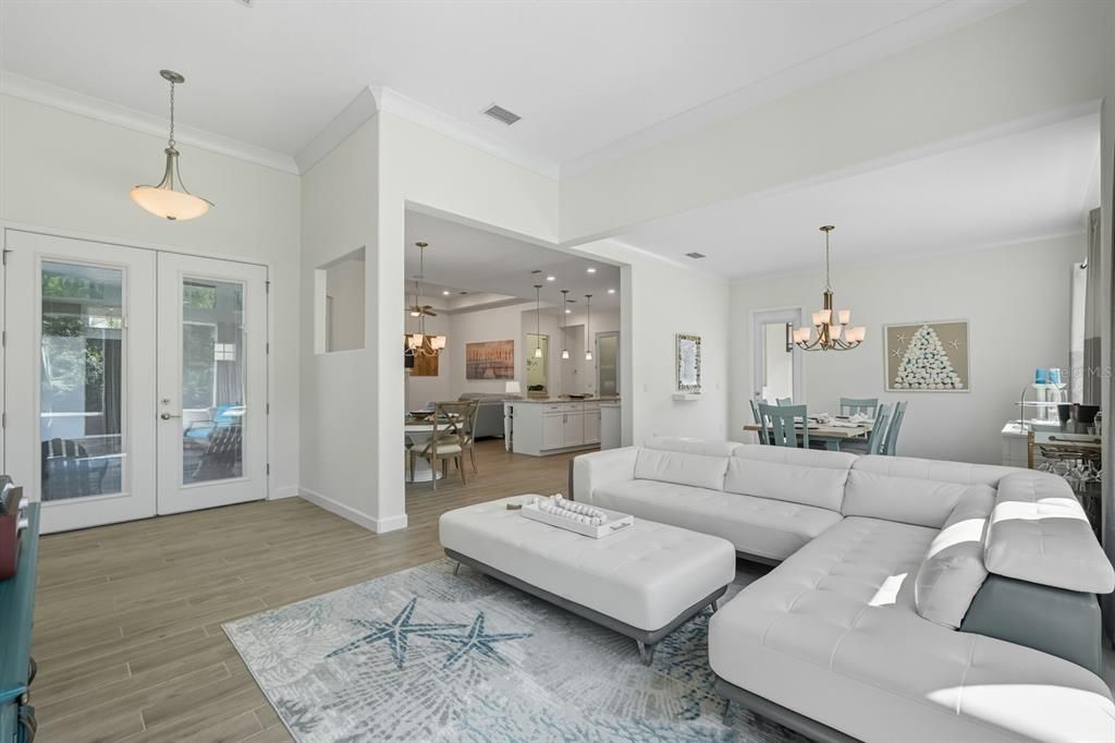 En Venta: $899,000 (4 camas, 3 baños, 2743 Pies cuadrados)