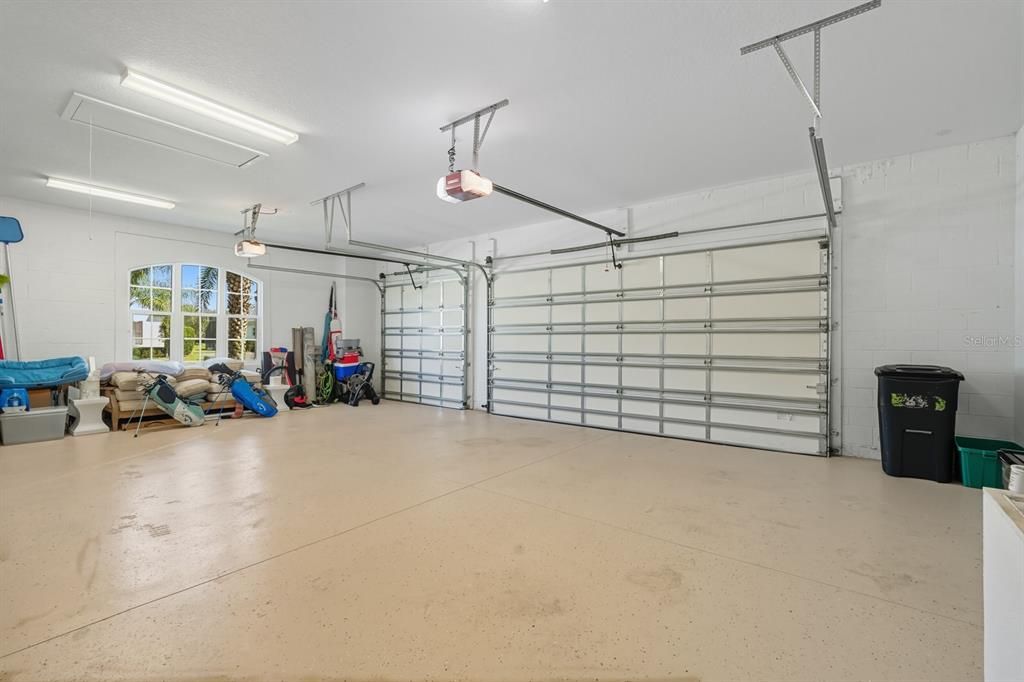 En Venta: $899,000 (4 camas, 3 baños, 2743 Pies cuadrados)