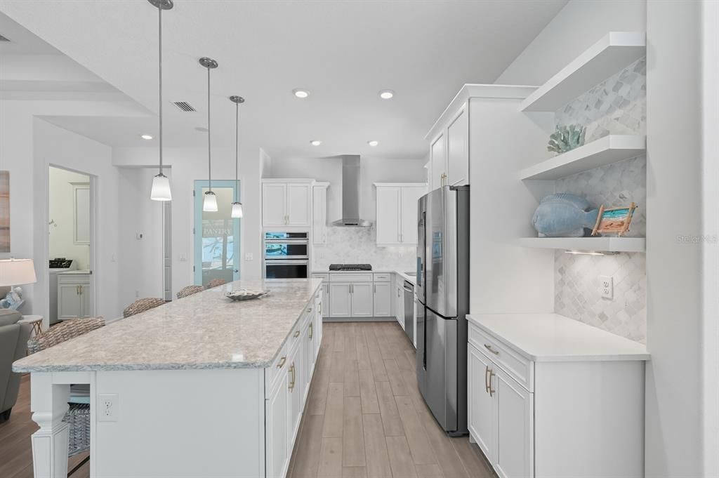 En Venta: $899,000 (4 camas, 3 baños, 2743 Pies cuadrados)