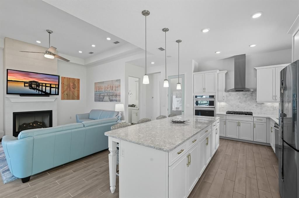 En Venta: $899,000 (4 camas, 3 baños, 2743 Pies cuadrados)