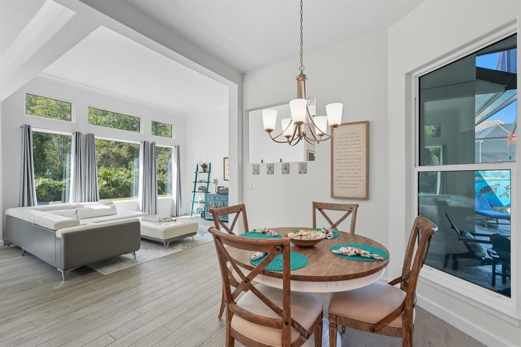 En Venta: $899,000 (4 camas, 3 baños, 2743 Pies cuadrados)