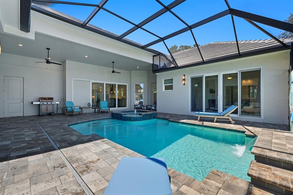 En Venta: $899,000 (4 camas, 3 baños, 2743 Pies cuadrados)