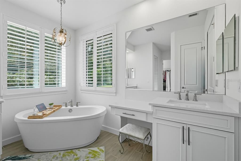 En Venta: $899,000 (4 camas, 3 baños, 2743 Pies cuadrados)