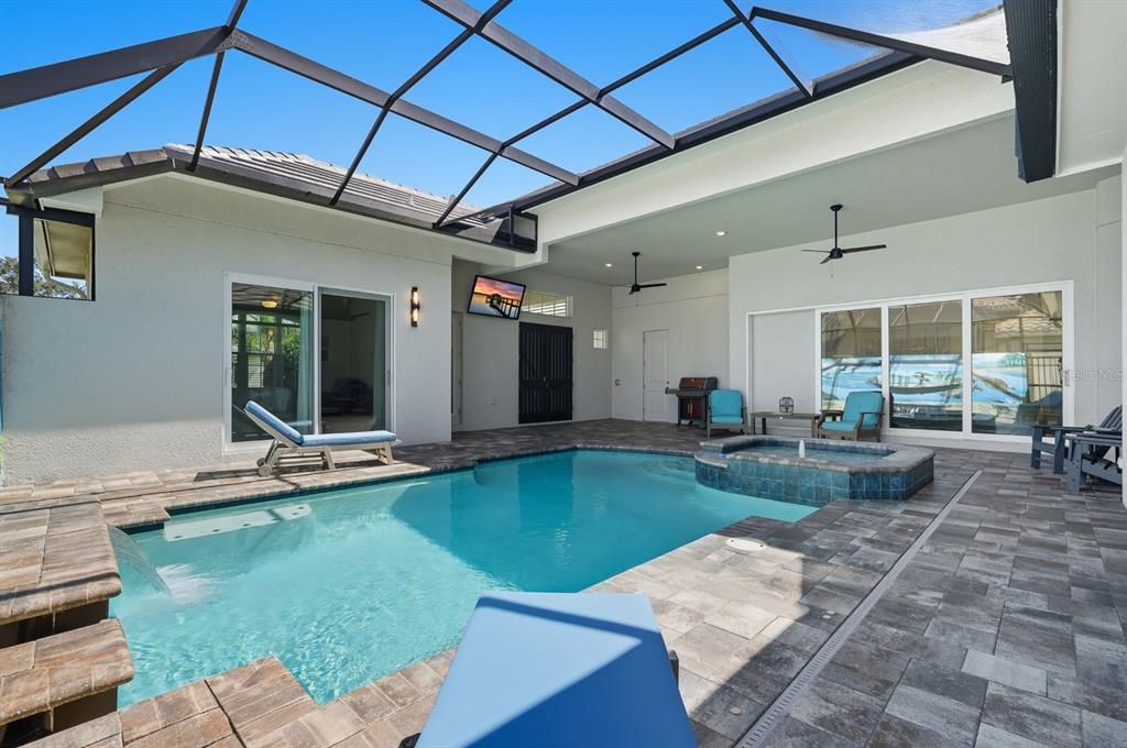 En Venta: $899,000 (4 camas, 3 baños, 2743 Pies cuadrados)