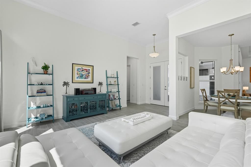 En Venta: $899,000 (4 camas, 3 baños, 2743 Pies cuadrados)