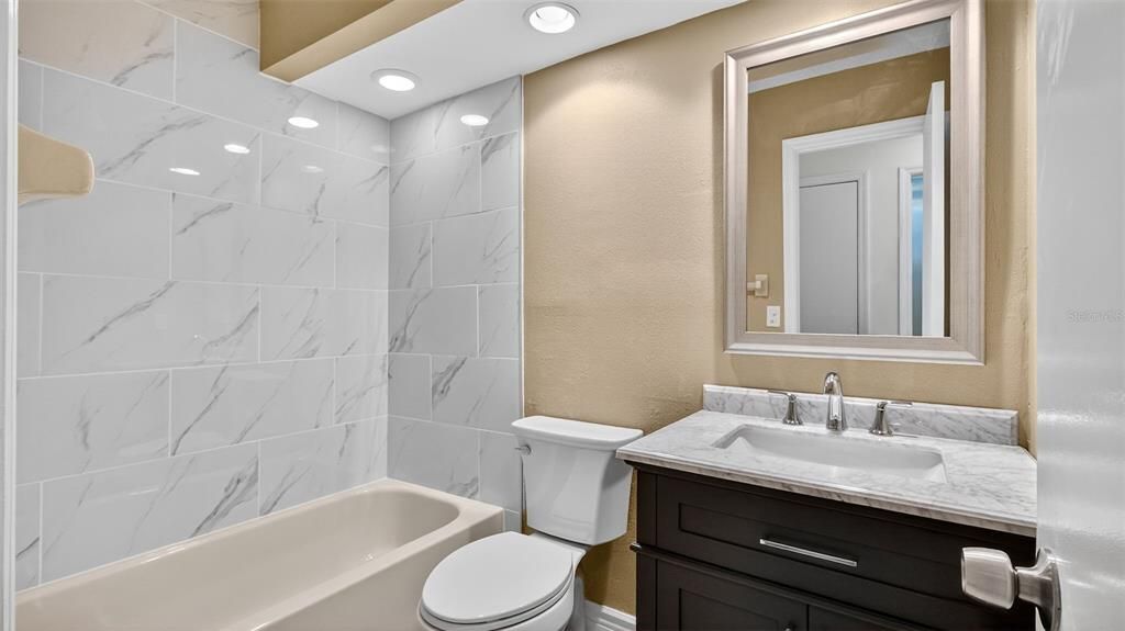 待售: $187,900 (2 贝兹, 2 浴室, 1411 平方英尺)