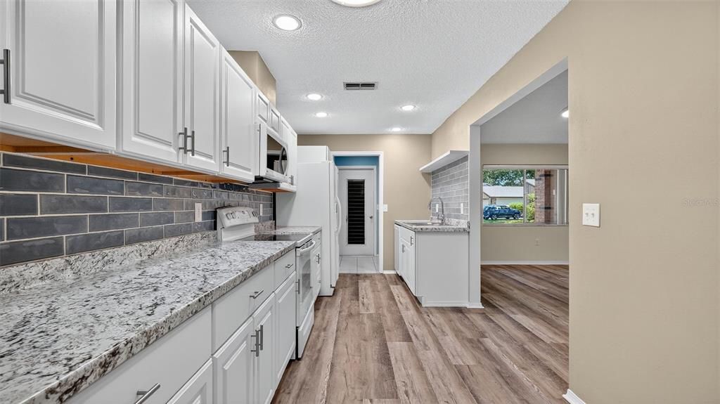 待售: $187,900 (2 贝兹, 2 浴室, 1411 平方英尺)