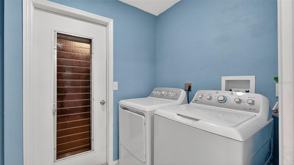 待售: $187,900 (2 贝兹, 2 浴室, 1411 平方英尺)