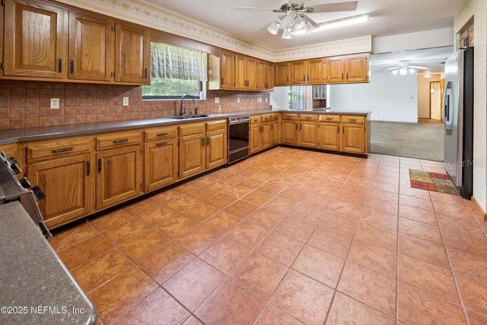 Active With Contract: $525,000 (3 beds, 2 baths, 2167 Square Feet)