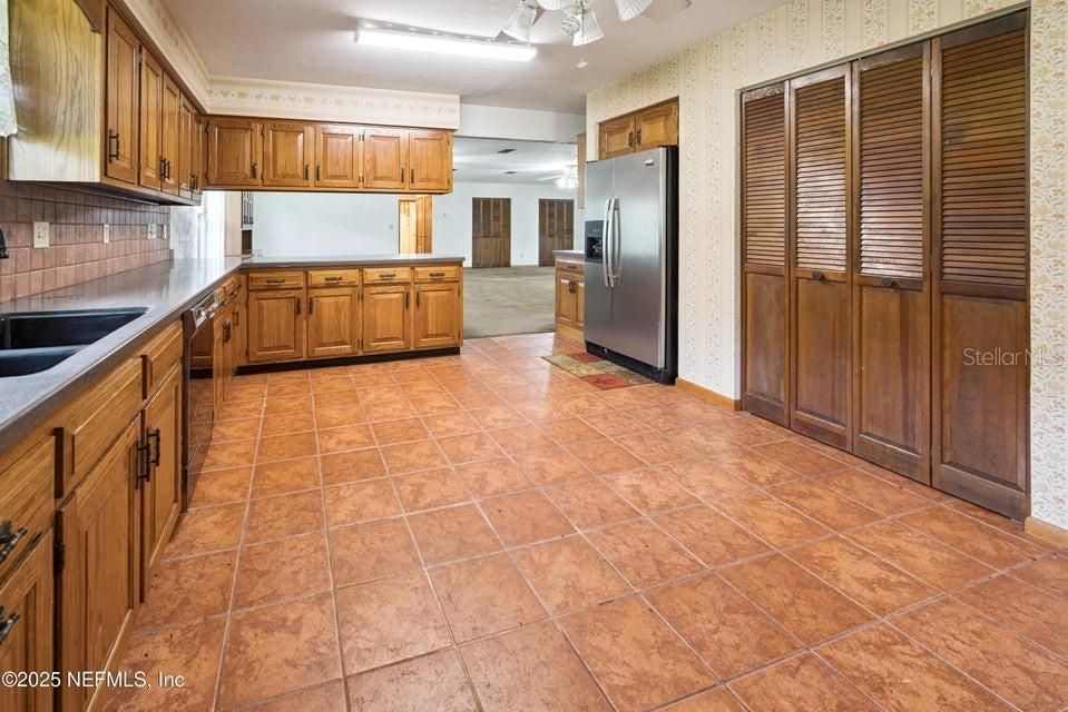 Active With Contract: $525,000 (3 beds, 2 baths, 2167 Square Feet)