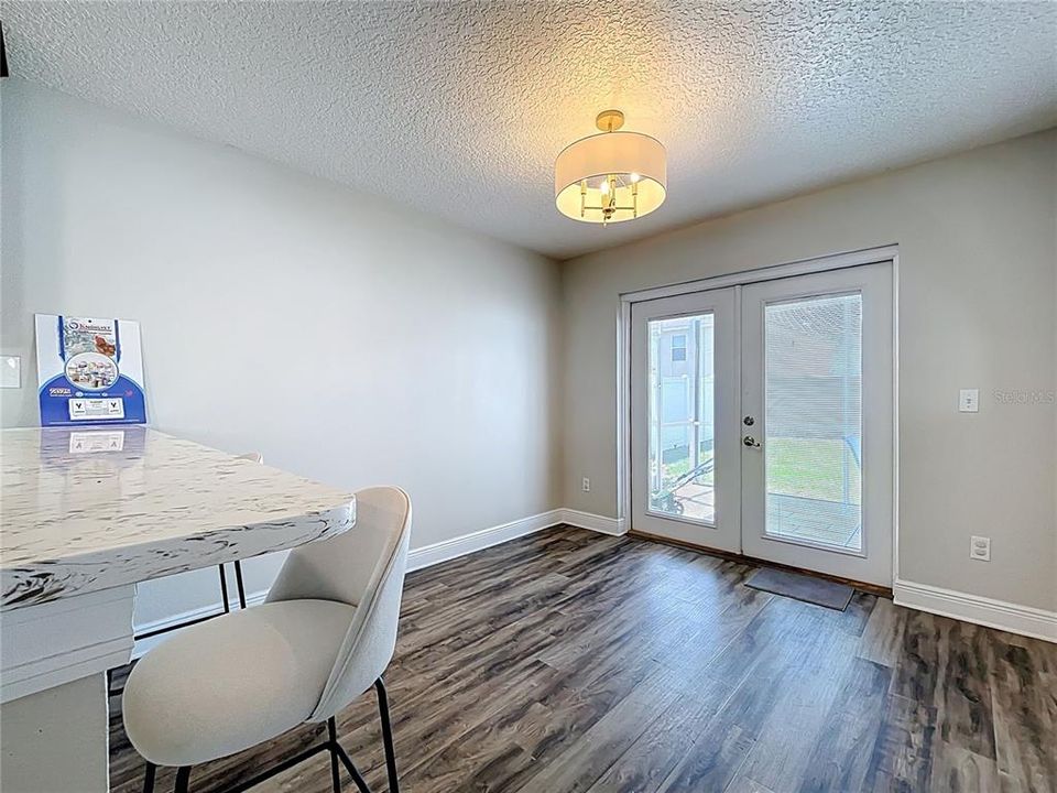 Под контрактом: $465,000 (3 спален, 2 ванн, 1828 Квадратных фут)