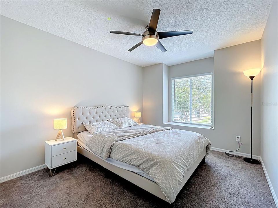 Под контрактом: $465,000 (3 спален, 2 ванн, 1828 Квадратных фут)