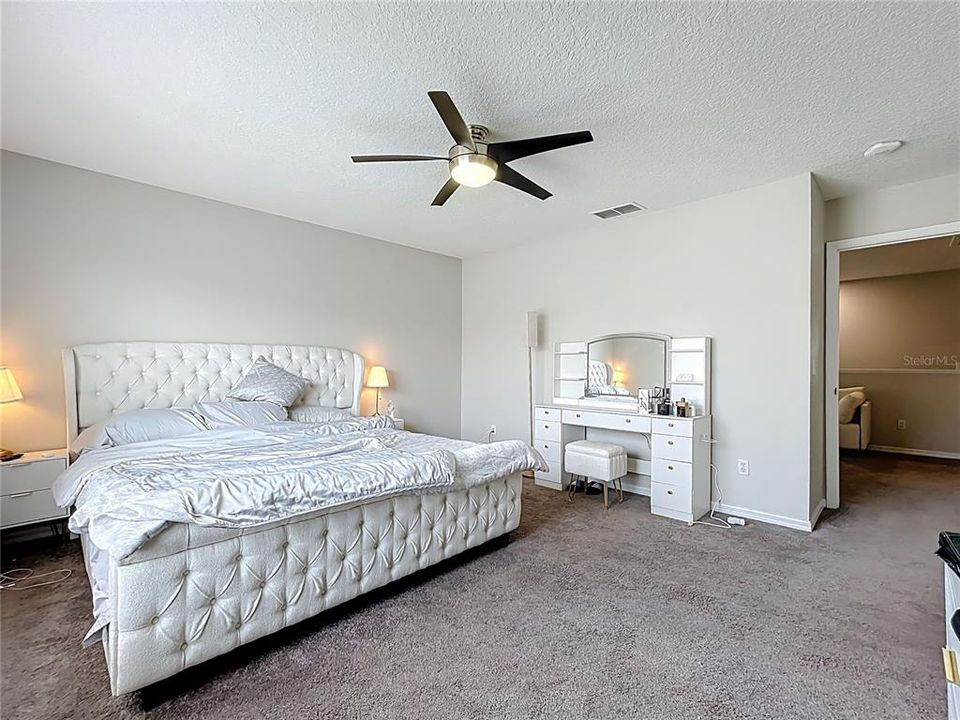 Под контрактом: $465,000 (3 спален, 2 ванн, 1828 Квадратных фут)