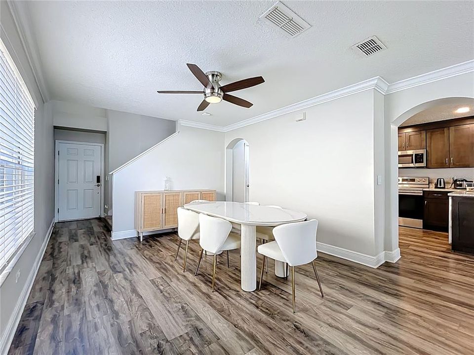 Под контрактом: $465,000 (3 спален, 2 ванн, 1828 Квадратных фут)