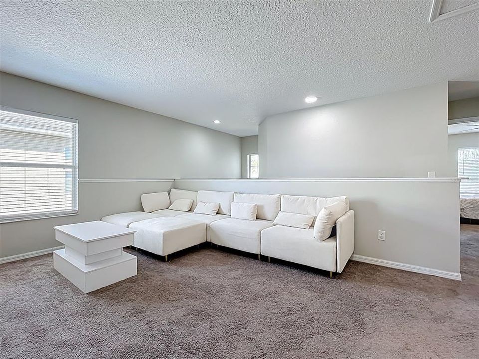 Под контрактом: $465,000 (3 спален, 2 ванн, 1828 Квадратных фут)