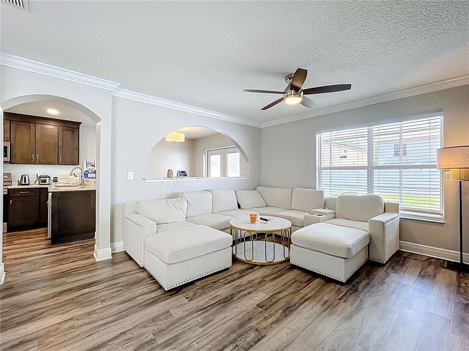 Под контрактом: $465,000 (3 спален, 2 ванн, 1828 Квадратных фут)