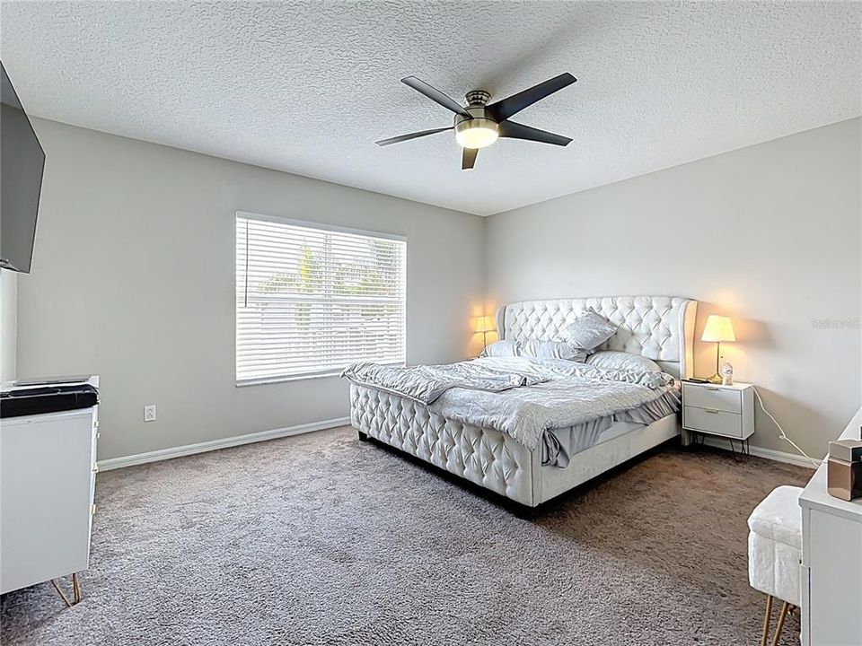 Под контрактом: $465,000 (3 спален, 2 ванн, 1828 Квадратных фут)