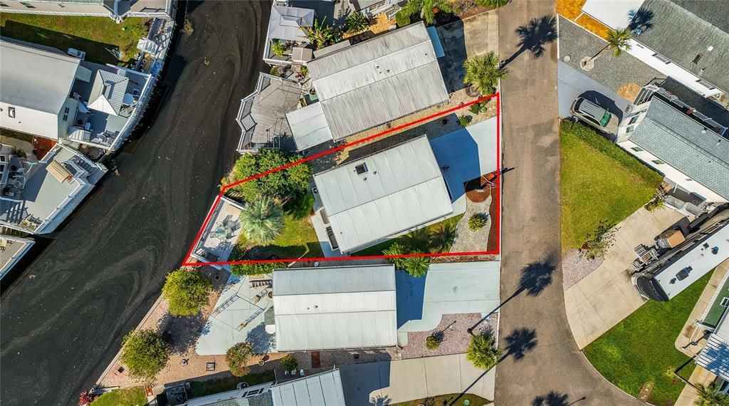 For Sale: $168,000 (2 beds, 1 baths, 726 Square Feet)