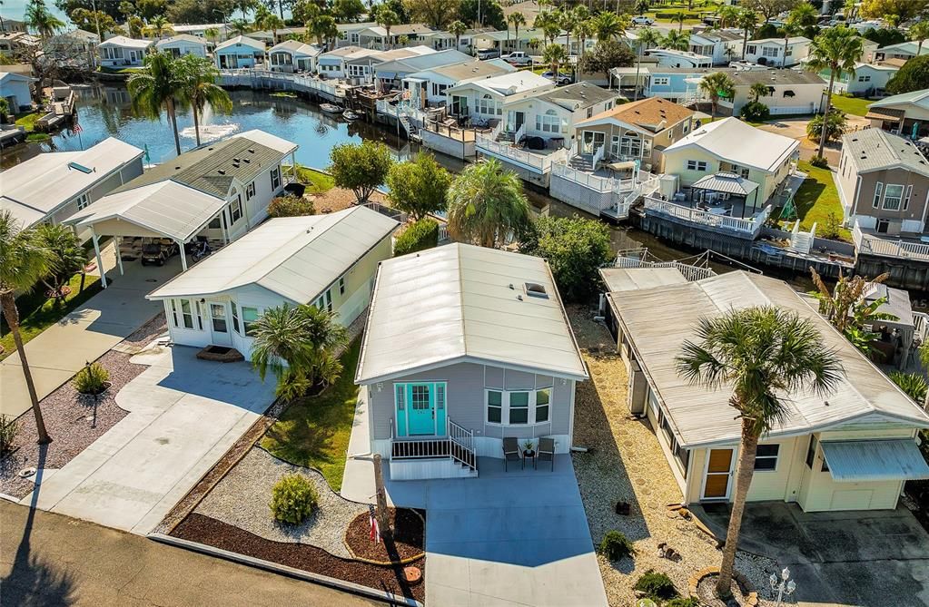 For Sale: $168,000 (2 beds, 1 baths, 726 Square Feet)