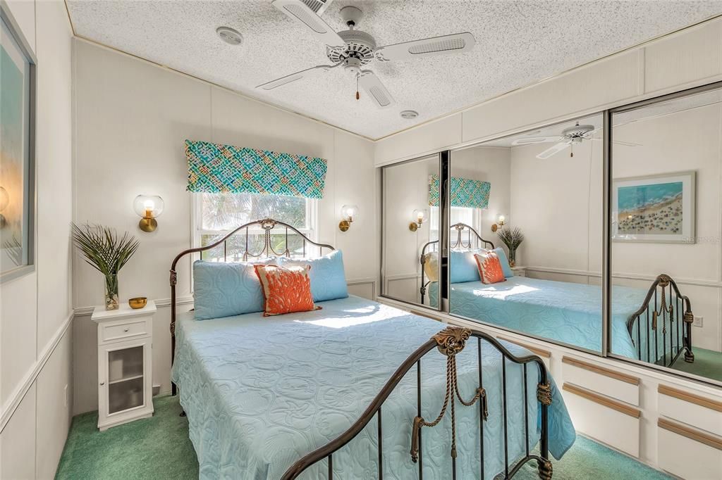 For Sale: $168,000 (2 beds, 1 baths, 726 Square Feet)