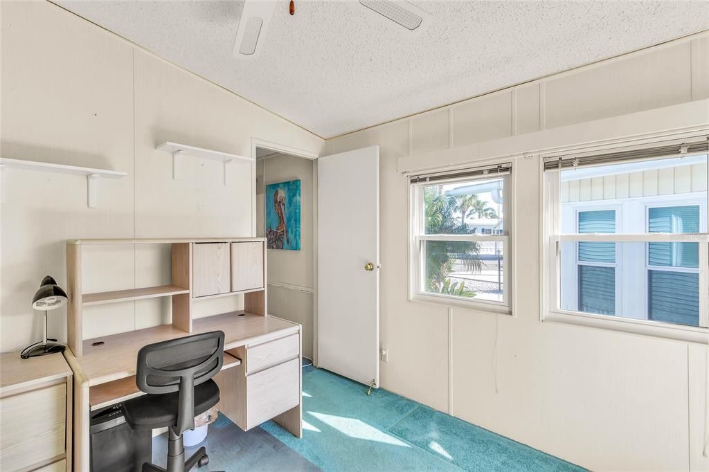 For Sale: $168,000 (2 beds, 1 baths, 726 Square Feet)