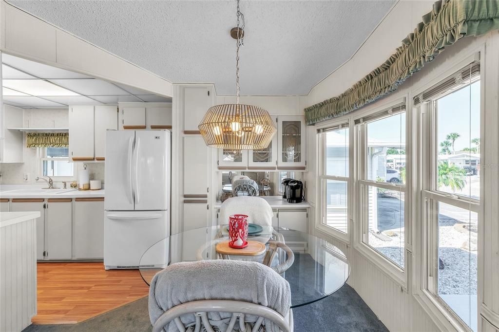 For Sale: $168,000 (2 beds, 1 baths, 726 Square Feet)