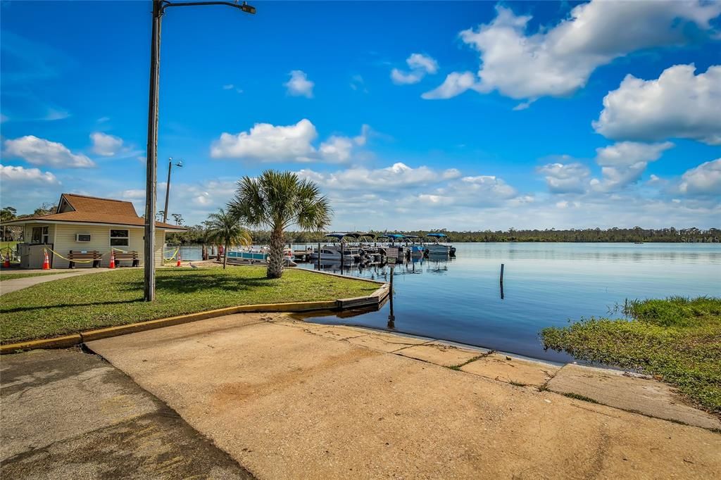 For Sale: $168,000 (2 beds, 1 baths, 726 Square Feet)