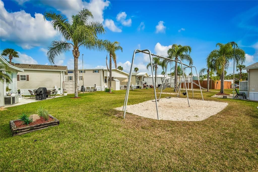 For Sale: $168,000 (2 beds, 1 baths, 726 Square Feet)