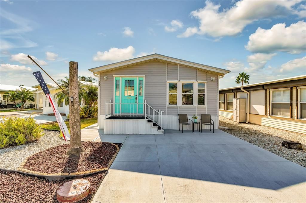 For Sale: $168,000 (2 beds, 1 baths, 726 Square Feet)