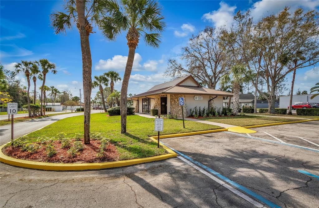 For Sale: $168,000 (2 beds, 1 baths, 726 Square Feet)