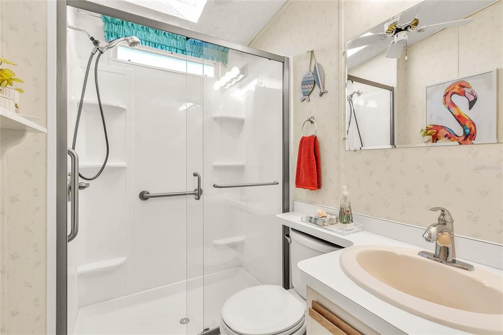 For Sale: $168,000 (2 beds, 1 baths, 726 Square Feet)