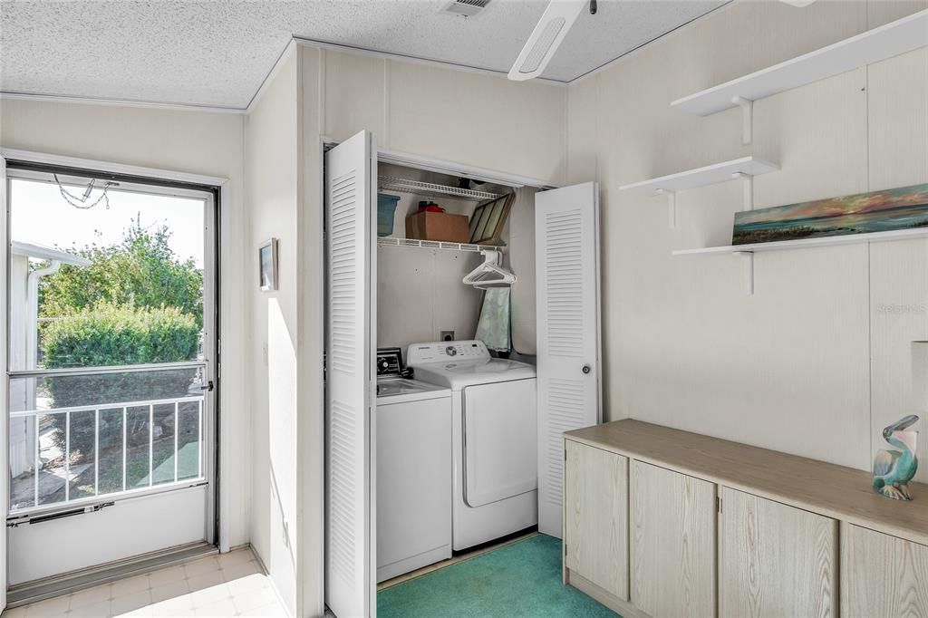 For Sale: $168,000 (2 beds, 1 baths, 726 Square Feet)