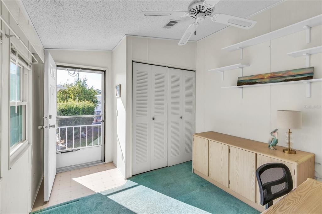 For Sale: $168,000 (2 beds, 1 baths, 726 Square Feet)