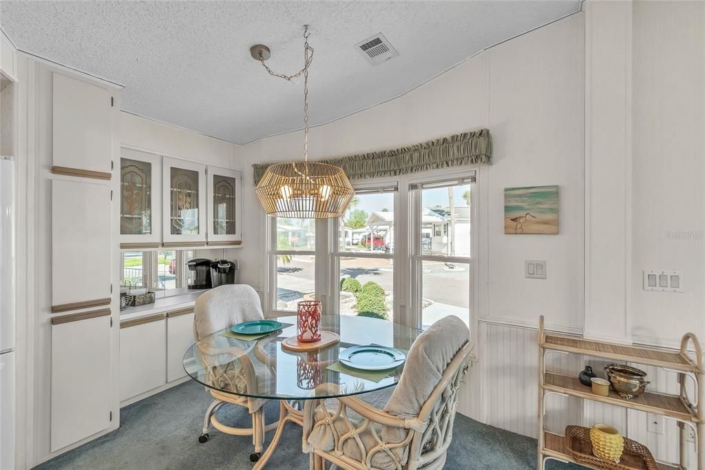 For Sale: $168,000 (2 beds, 1 baths, 726 Square Feet)