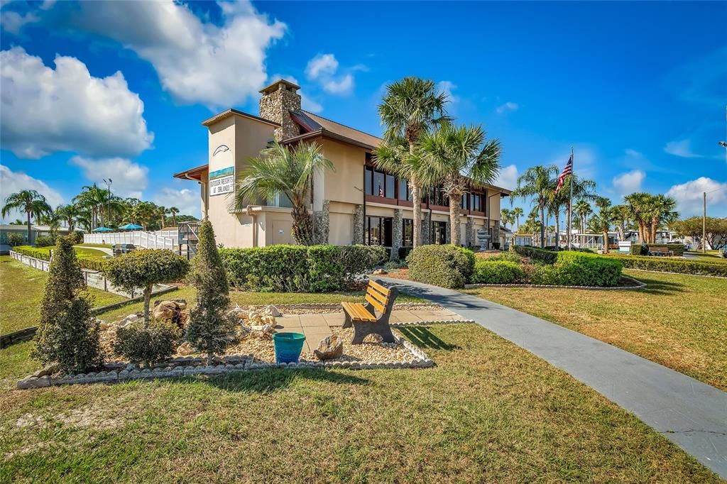 For Sale: $168,000 (2 beds, 1 baths, 726 Square Feet)