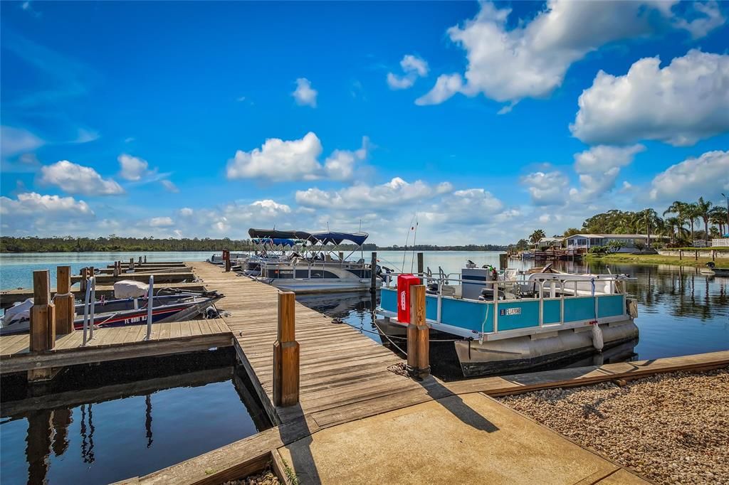 For Sale: $168,000 (2 beds, 1 baths, 726 Square Feet)